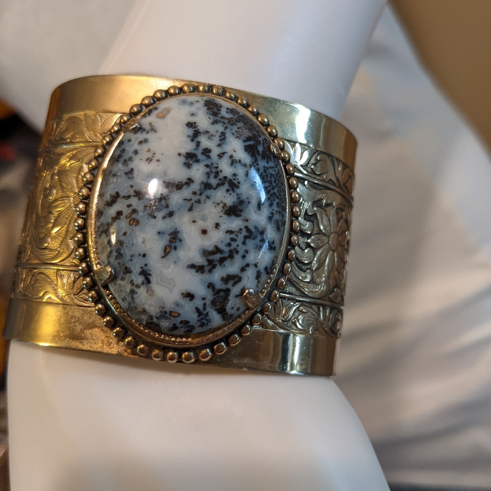 Vintage cuff bracelet w/medalian - Picture 2 of 9